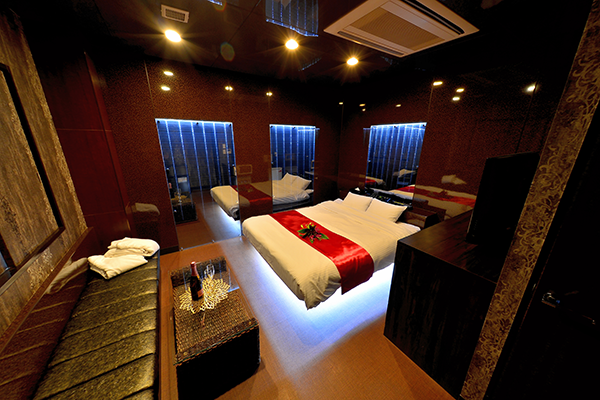 HOTEL THE WEST|八王子駅すぐのカップルズホテル